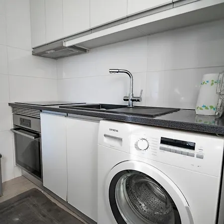 Spacious 3-bed With Stunning Views Apartament *