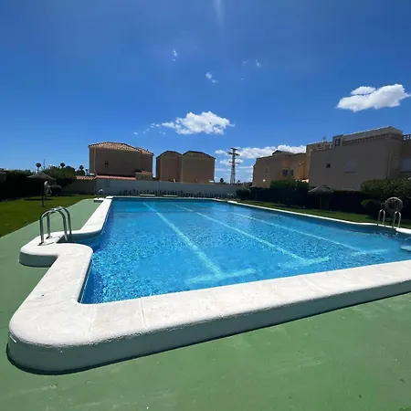 Spacious 3-bed With Stunning Views Apartament *